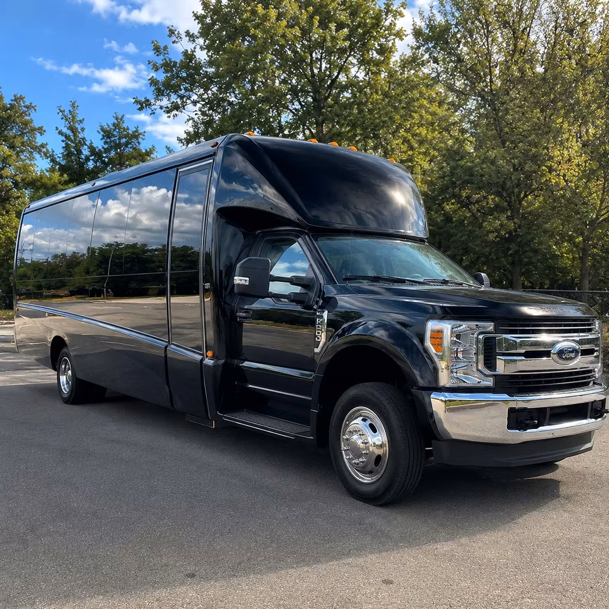 cedar rapids 15 passenger minibus rental