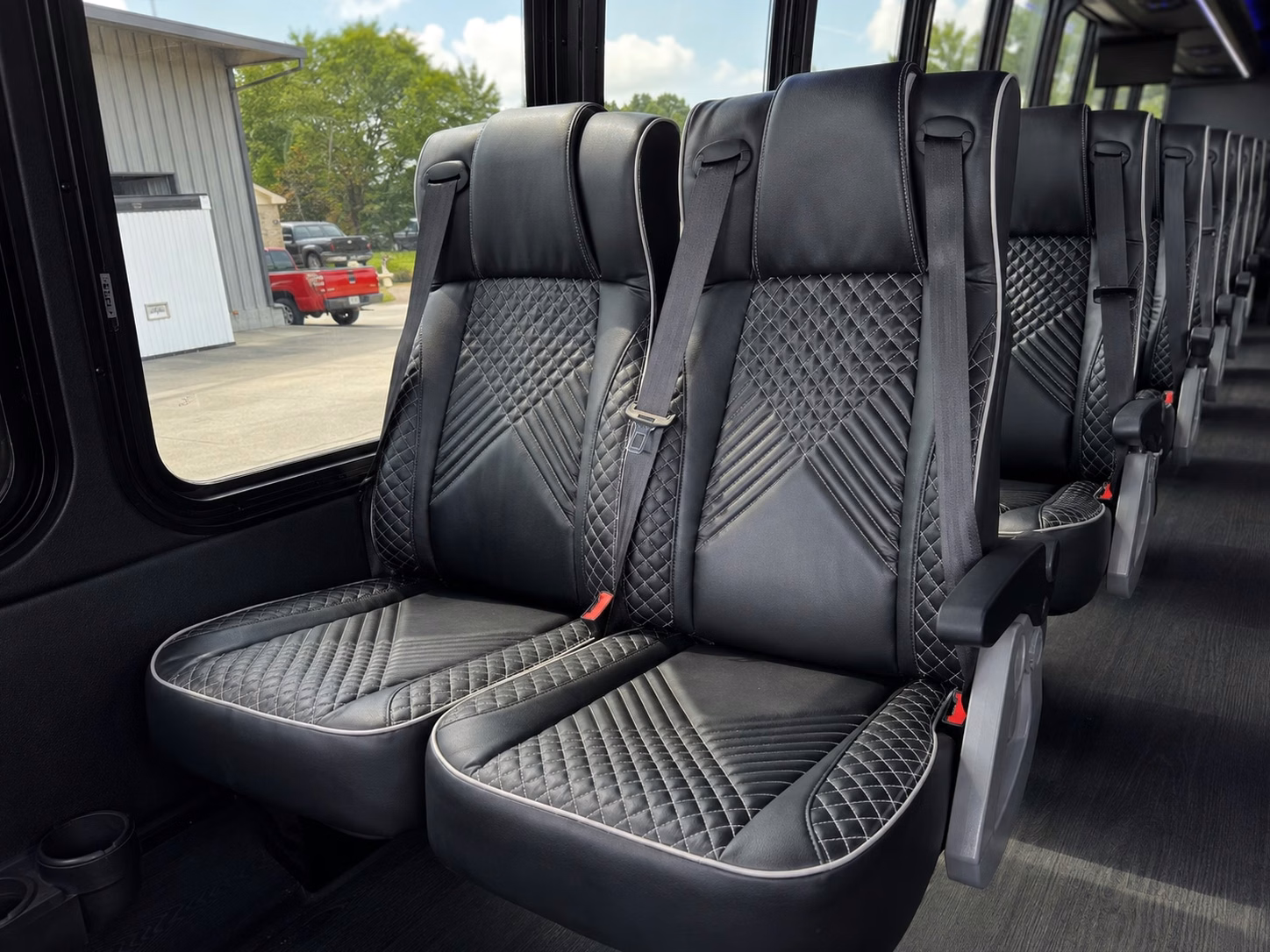 cedar rapids shuttle buses for ceremony and reception venues