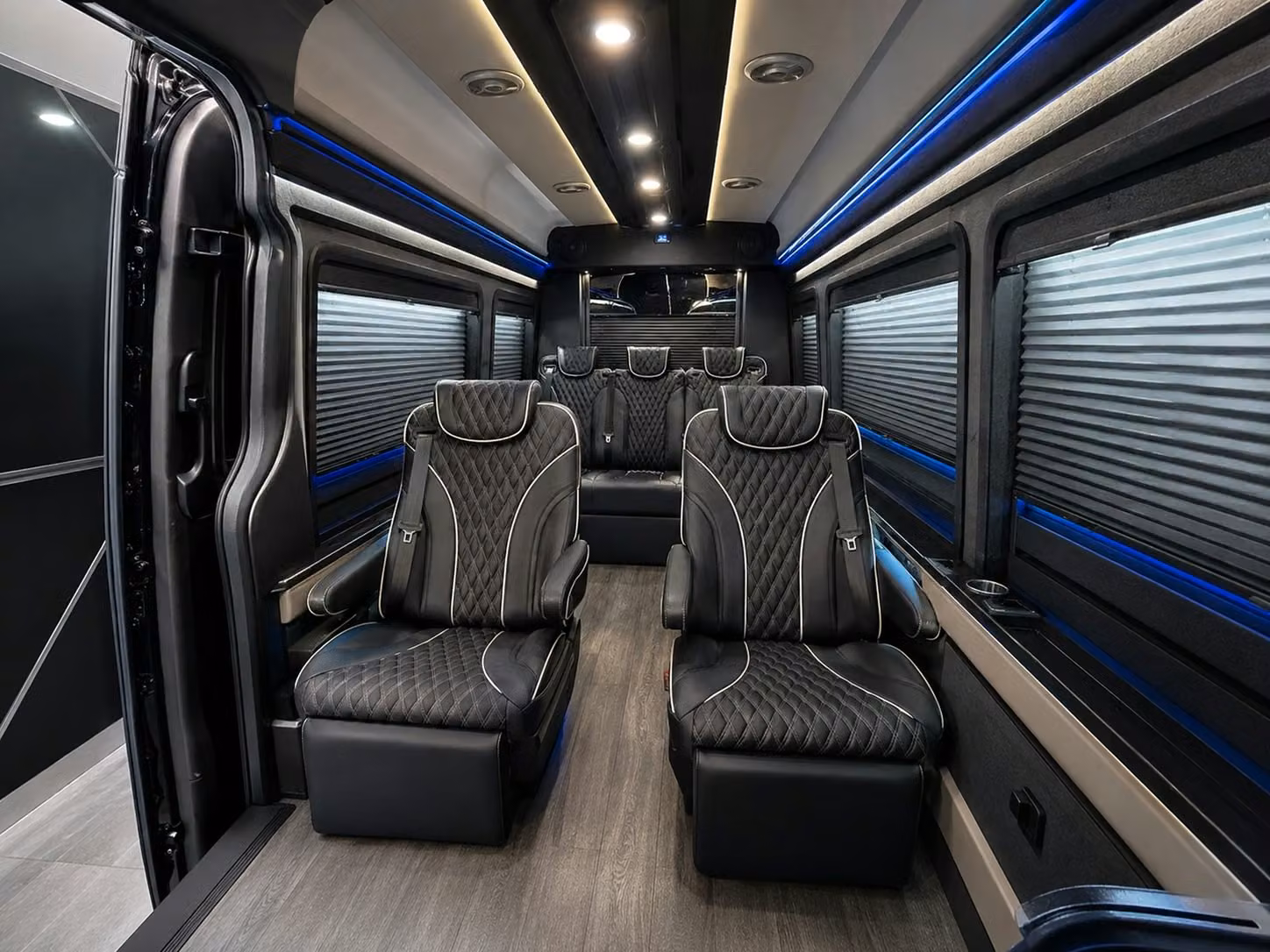 cedarrapidscoachbusservice com helps you coordinate hotel shuttle loops between cid and downtown cedar rapids