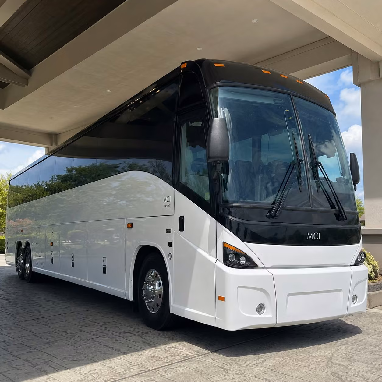 cross town commuter shuttle routes between cedar rapids neighborhoods and major employment hubs