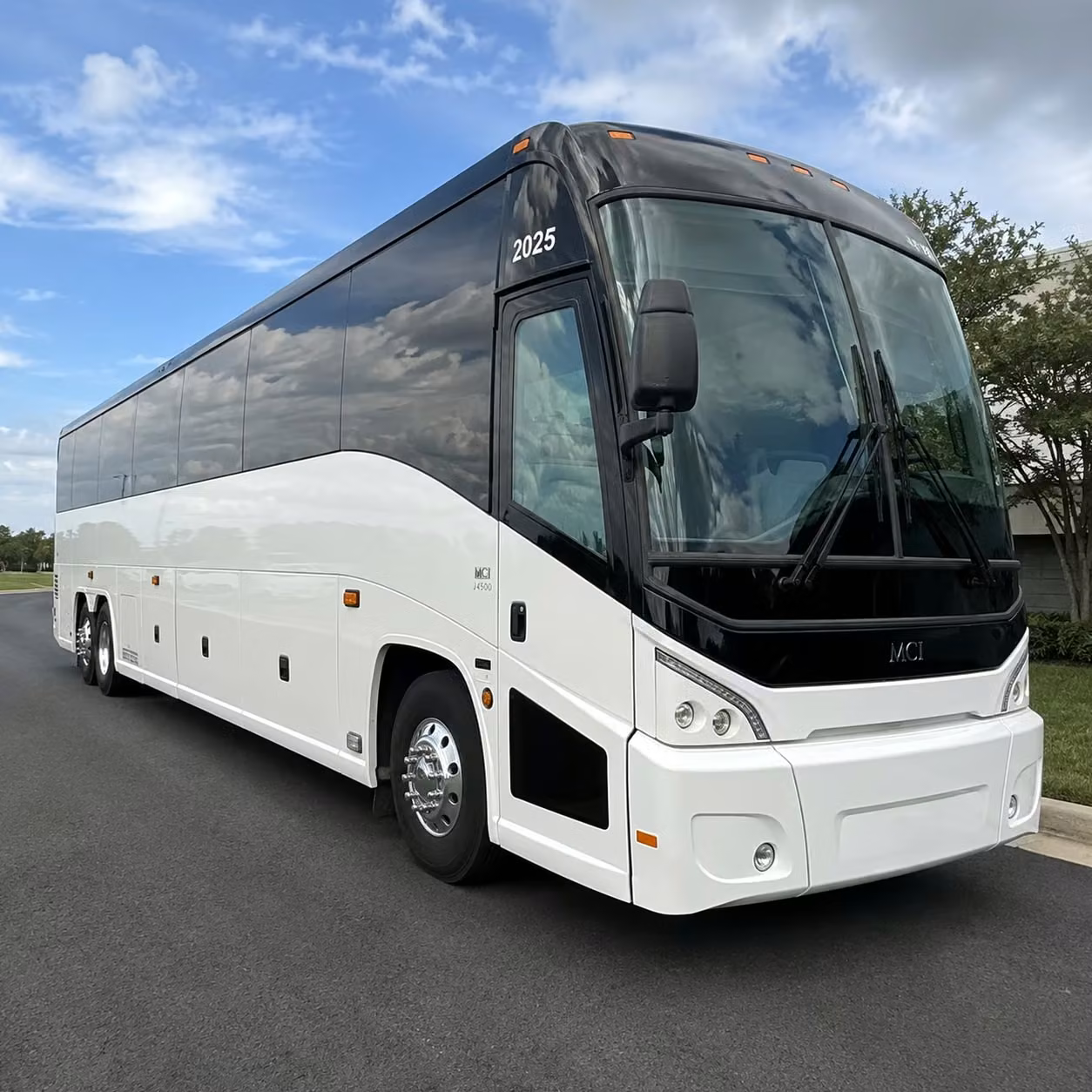 let cedarrapidscoachbusservice com handle airport shuttle transportation to eastern iowa airport